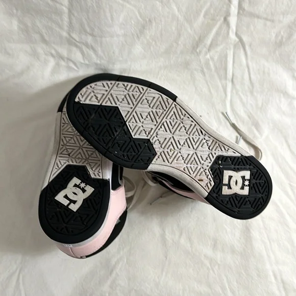 DC Cure - High Top Leather Skate Shoes - Picture 3 of 4